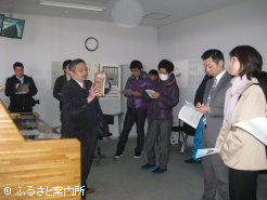 各施設では早川聡BTC日高事業所次長から説明を受けた
