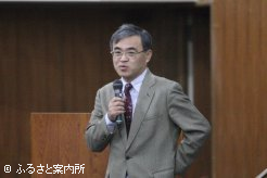 開会あいさつをするJRA日高育成牧場の平賀敦場長