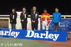 表彰を受ける関係者の皆さん