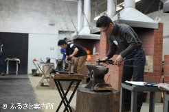 最初の競技は単独造鉄(新標準蹄鉄07タイプ)