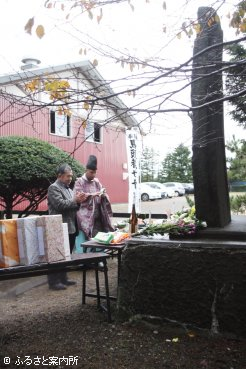 功労馬を供養する門別正門別軽種馬生産振興会会長
