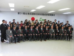 第31期生、来賓、父兄、BTC職員を交えての記念撮影