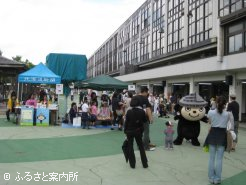 札幌競馬場では安田記念(G1)当日のイベントとして、東日本大震災のチャリティーイベントも行われた