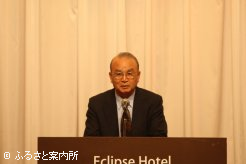 主催者を代表してあいさつする北海道農協軽種馬対策委員会の谷川利昭副委員長(ひだか東農業協同組合代表理事組合長)