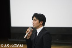 主催者を代表してあいさつする門別軽種馬生産振興会青年部の白井岳部長