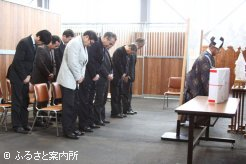 竣工式は関係者を招いてしめやかに行われた