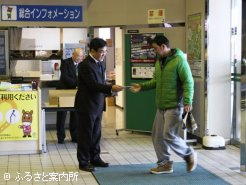 最終週2日間で、合計1,200名にプレゼントが贈られた