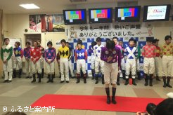 櫻井騎手部会長が代表して挨拶に立った