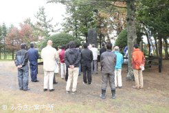 約30名が参列した馬魂慰霊祭