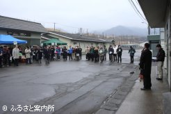 展示会には200名を超える競馬関係者が集まった