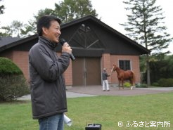 展示中は社台SS事務局・徳武英介さんがわかりやすく解説