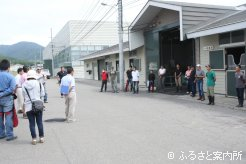 引き渡しを終えた生産者たち