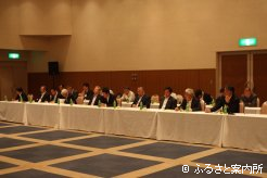 出席した理事、幹事会、会員たち