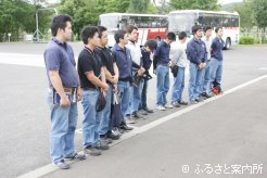 北海道研修に参加した平成25年度(第19期)装蹄師認定講習会受講生11名