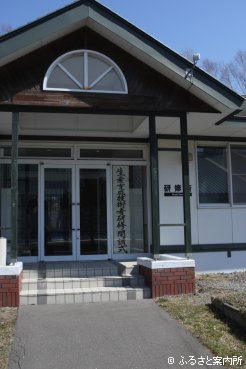 開講式会場となった日本軽種馬協会静内種馬場研修所