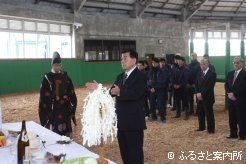 玉串奉奠する日本軽種馬協会の木村貢副会長理事