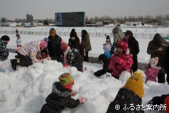 雪の中からカプセル発見！