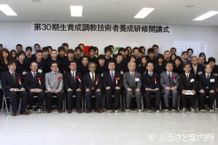 父兄を囲んでの記念撮影