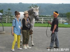 オグリキャップと同じ芦毛のクーリンガーとの記念撮影
