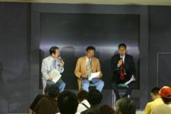 ウインズ札幌で行なわれたトークショー～左より杉本清氏、吉田勝己氏、岡田繁幸氏