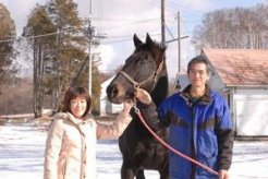 橋本さん夫妻と母ルナースフィア