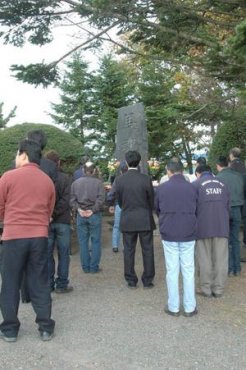 馬魂碑の前で行なわれた慰霊祭