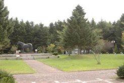 桜舞馬公園～テスコボーイの記念馬像もある