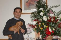 愛犬と喜びの岡田牧雄社長