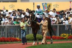 函館競馬場ゆかりのメジロライアンの勇姿