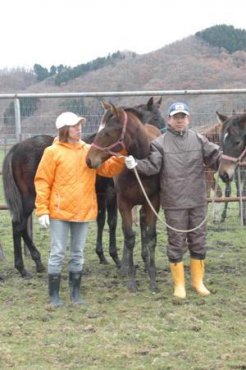 梅田幹也、玲子夫妻と半妹の当歳