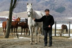 笹地清幸さんと母馬