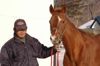 スタッフの前田さんと母ホットプレイ