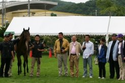 ジョリーズシンジュ号の馬主Ｄｒ．Ｋ．Ｃ．Ｔａｎ氏はこのセリでも馬を購入した