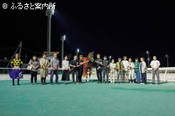 田中淳司調教師(右端)にとってリリーC初勝利