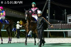 約2年ぶりの重賞勝利に笑顔が広がる小野騎手