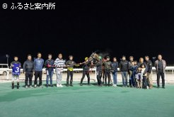 田中淳司調教師(右端)はグランシャリオ門別スプリント5勝目
