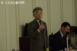 あいさつする和田信也公益社団法人競走馬育成協会副会長理事