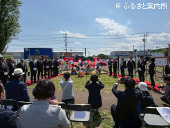 吉田照哉社台ファーム代表など、多くの競馬関係者が足を運んでいた