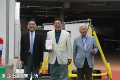 中央が天白泰司さん