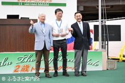 中央が林田祥来さん