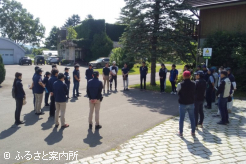 約40人が参加した胆振軽種馬農業協同組合青年部の視察研修