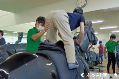 ホースシミュレーターにも騎乗した