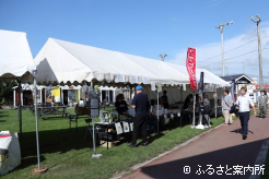 安平町の特産品が販売された門別競馬場