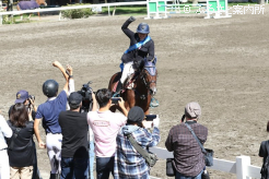優勝馬エイカイロイヤルのウイニングラン