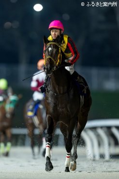 「初騎乗で結果を出すことが出来て嬉しい」と吉原寛人騎手