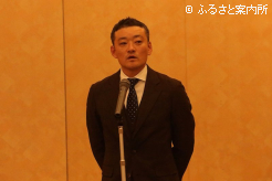 主催者を代表してあいさつする胆振軽種馬農業協同組合青年部岩崎義久部長