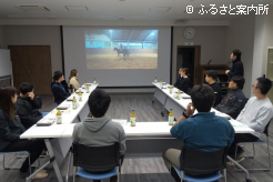 懇親会で10日間の研修を振り返った