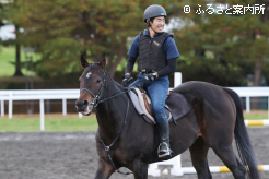 競技を終えて笑顔を見せる研修生