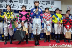 あいさつする騎手会長の阿部龍騎手