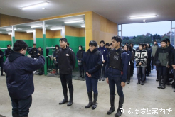 真新しい厩舎にて表彰式